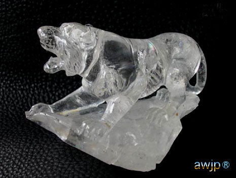 天然水晶 虎-風水-白虎(白い虎の彫刻物-置物) 宝石鑑別書付き q-24
